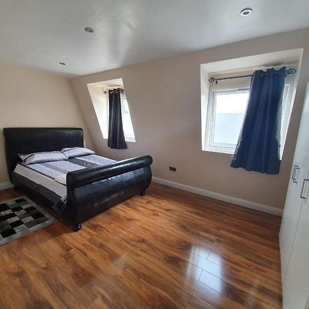 London Modern 4 Bedroom Apartment Екстериор снимка