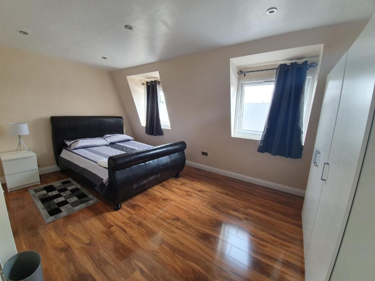 London Modern 4 Bedroom Apartment Екстериор снимка