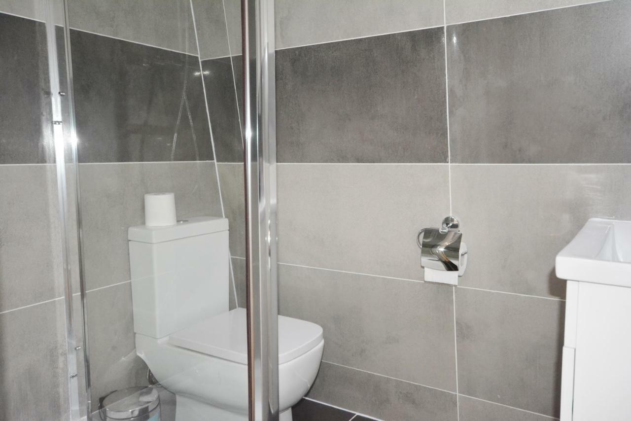 London Modern 4 Bedroom Apartment Екстериор снимка