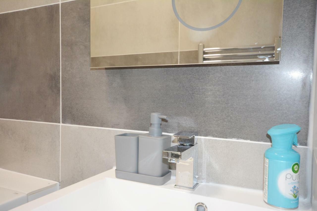 London Modern 4 Bedroom Apartment Екстериор снимка