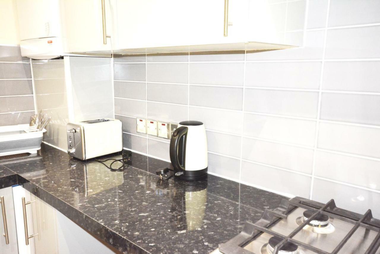 London Modern 4 Bedroom Apartment Екстериор снимка