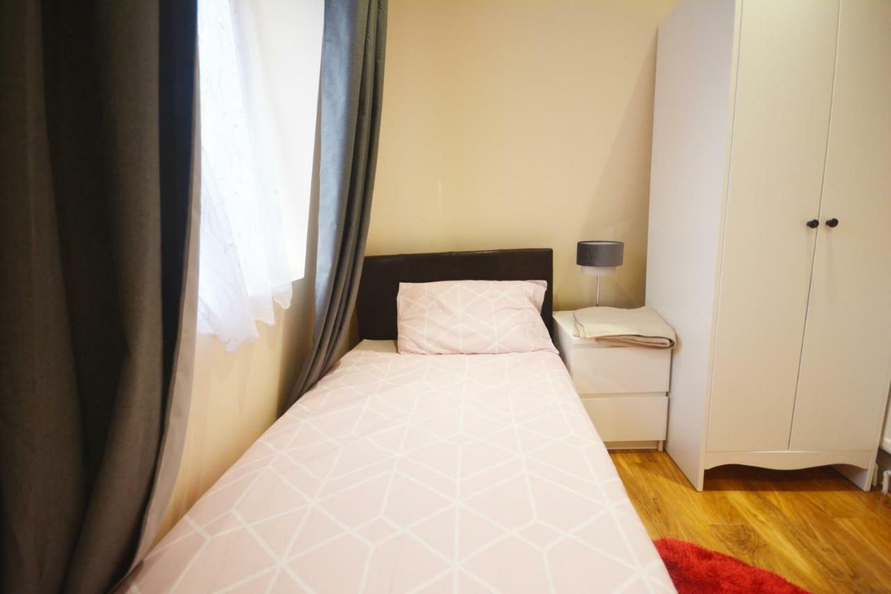 London Modern 4 Bedroom Apartment Екстериор снимка