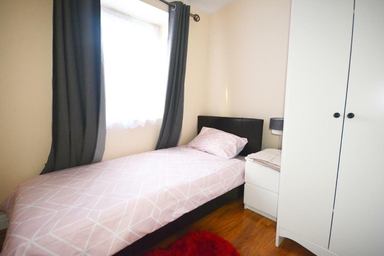 London Modern 4 Bedroom Apartment Екстериор снимка
