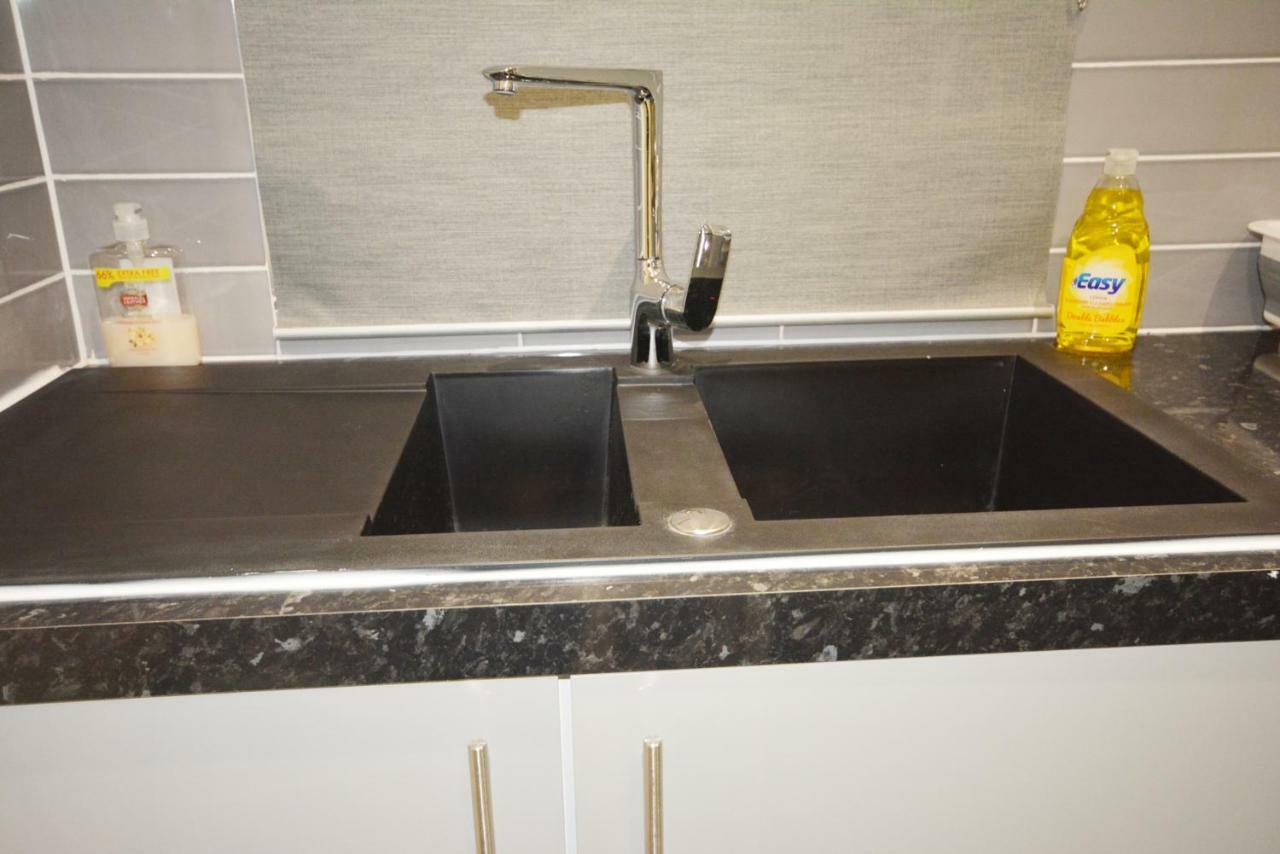 London Modern 4 Bedroom Apartment Екстериор снимка